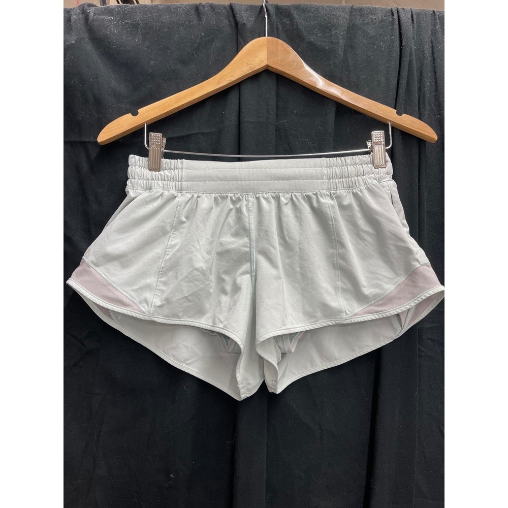 Lululemon Hotty Hot Low-Rise Lined Short 2.5 Mint Green Size 8 W7AUSR